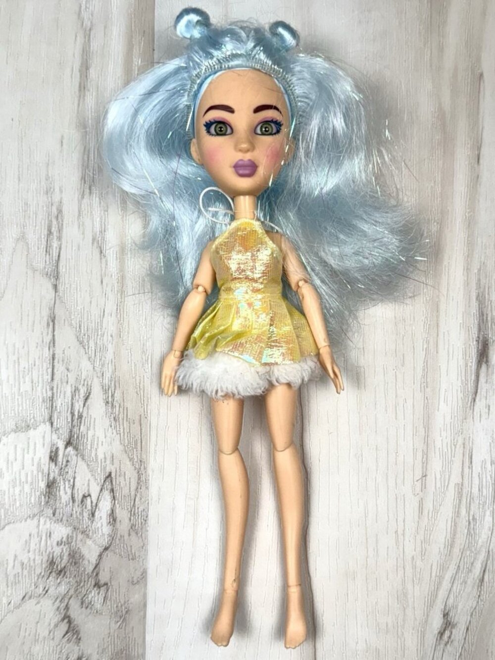 2018 YULU Snapstar Echo 9" Articulated Fashion Doll Social Media Blue Molded Wig